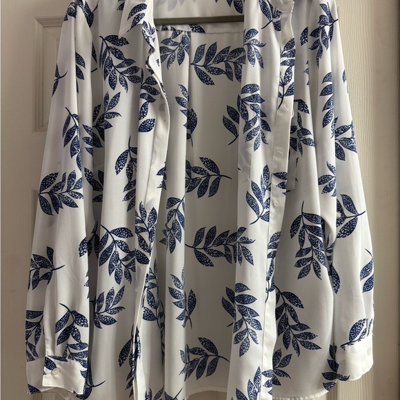 Apt. 9 Blue and White Leaf Pattern Blouse sz XXL - Picture 2 of 7